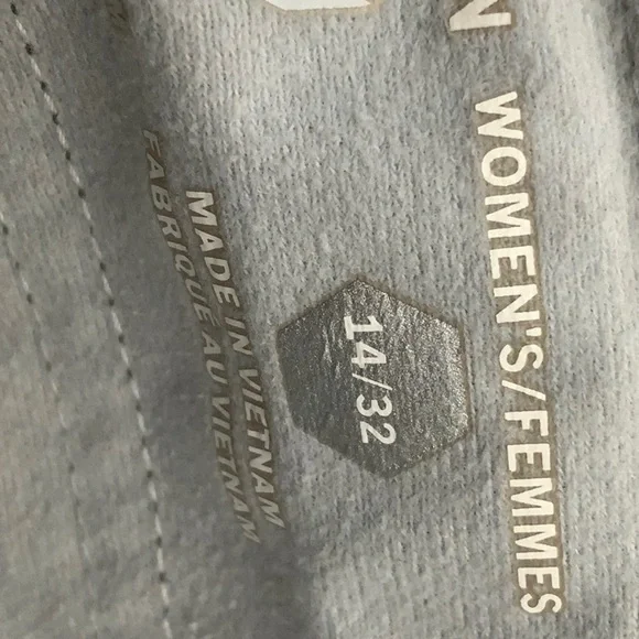 Mountain Hardwear Women’s Green Cargo  Hiking Pants. Size 14/32. - Picture 9 of 9